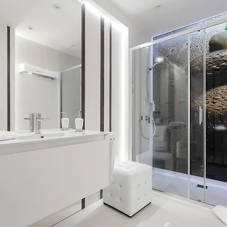 Mercedes Apartment *